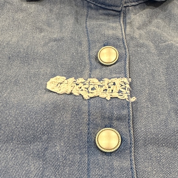 POL Vintage Blue Denim Button-Up Romper with White Lace Details - Picture 4 of 7